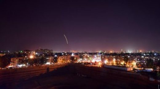 صنعاء: هجوم صاروخي اسرائيلي يستهدف ساحة الحاويات في ميناء اللاذقية التجاري 