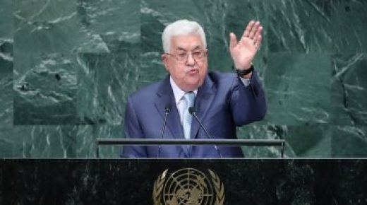 عباس يبلغ مستشار الأمن القومي الأمريكي بعدم قبول أقل من دولة واحدة على حدود 67 