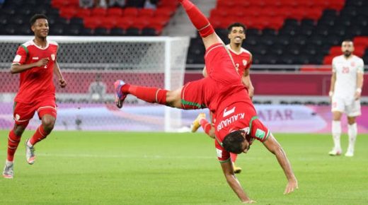 عمان تتخطى البحرين بثلاثية وتتأهل لربع النهائي 