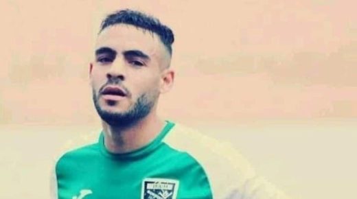 وفاة لاعب جزائري بنوبة قلبية خلال مباراة لكرة القدم 