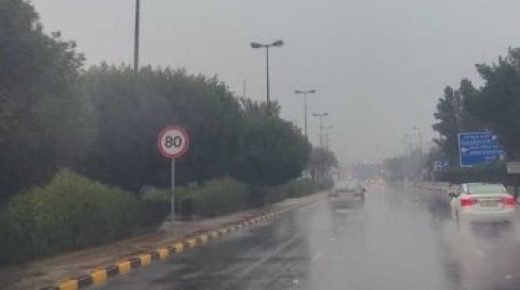 "داخلية" الكويت تناشد المواطنين عدم الخروج من منازلهم إلا للضرورة بسسب الأمطار