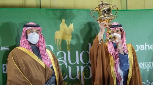 الأمير محمد بن سلمان يتوج مالك "إمبلم رود" بكأس السعودية