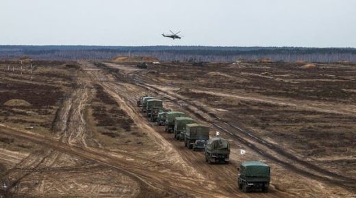 قوات برية روسية تدخل أوكرانيا.. ومركبات عسكرية تدخل من القرم