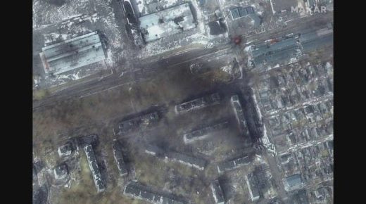 صور أقمار صناعية تظهر حرائق ودمارا واسعا  في ماريوبول جنوب أوكرانيا
