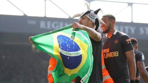 الثنائي البرازيلي يقود نيوكاسل للفوز على نوريتش