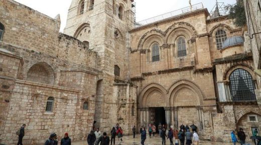 الرئاسة الفلسطينية تنتقد قرار إسرائيل منع دخول المسيحيين لكنيسة القيامة