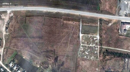 صور أقمار صناعية تظهر توسعاً بمقبرة ضخمة في ماريوبول