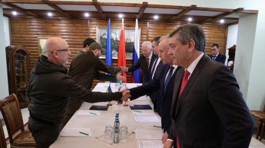 لافروف يكشف عن تعثر المفاوضات بين روسيا وأوكرانيا