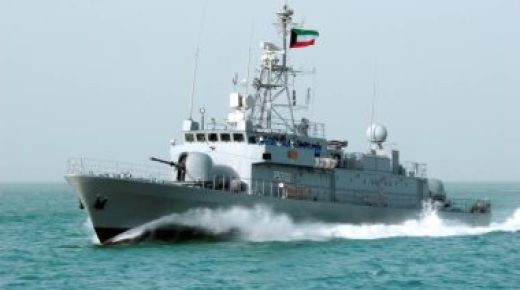 البحرية الكويتية تسلم نظيرتها البحرينية قيادة قوة الواجب المختلطة