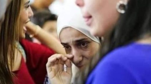 دموع فتاة أردنية تثير ضجة وتنقذ والدها من الإفلاس.. اعرف التفاصيل