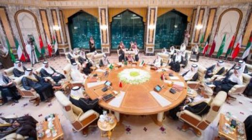 أمين “التعاون الخليجي” يؤكد أهمية تنمية العلاقات مع سنغافورة