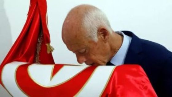 الرئيس التونسى يقدم التعازى فى وفاة الملكة إليزابيث الثانية بمقر السفارة البريطانية
