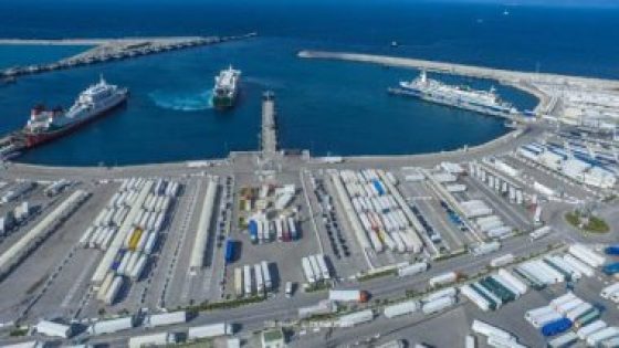 توقف الملاحة البحرية بين ميناءي “طنجة المدينة” المغربي و”طريفة” الإسباني بسبب الرياح