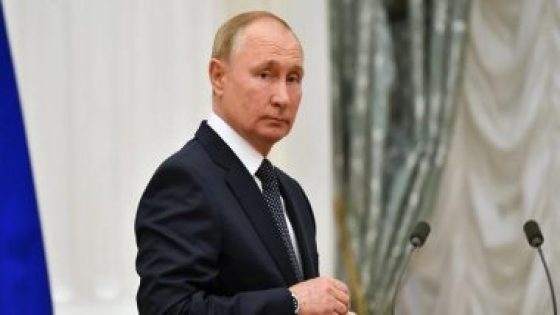 بوتين يمنح سفير الإمارات بموسكو والممثل الأمريكي ستيفن سيجال وسام الصداقة