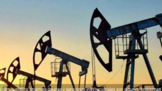 الإمارات تخفض طوعيا إنتاجها من النفط 144 ألف برميل يوميا بداية من مايو المقبل
