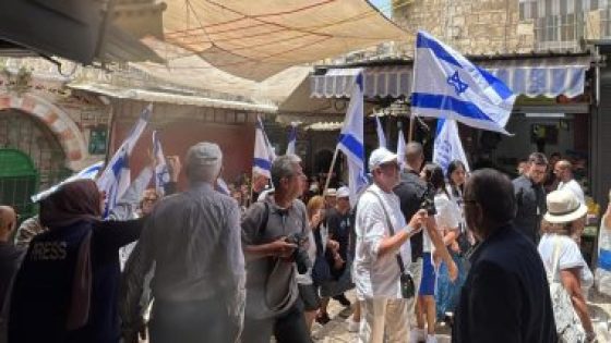 مُستوطنون إسرائيليون يقومون بمسيرة استفزازية بالقدس وآخرون يُهاجمون بلدة فى “نابلس”