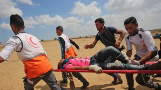 إصابات بالاختناق وسط صفوف الفلسطينيين خلال قمع الإحتلال مسيرة سلمية شرق غزة