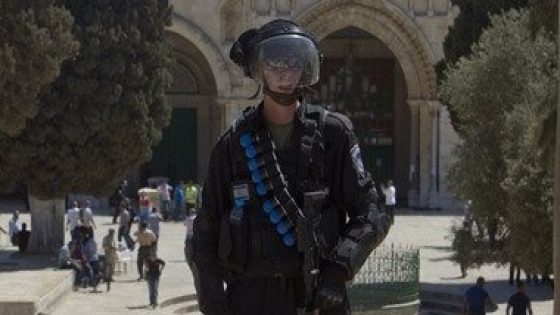 عشرات المستوطنين يقتحمون المسجد الأقصى بحماية قوات الاحتلال