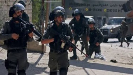 الاحتلال الإسرائيلى يغلق مداخل بلدتي حزما وعناتا بسواتر ترابية