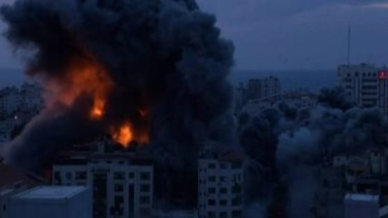 القاهرة الإخبارية: قنابل فسفورية وقصف عنيف بمحيط مجمع الشفاء فى غزة