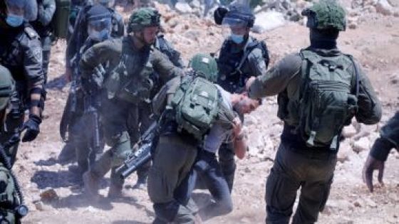 القوات الإسرائيلية تعتقل 26 فلسطينيا من الضفة الغربية