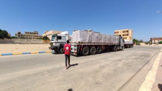 الهلال الأحمر الفلسطينى: إيصال أكثر من 50 شاحنة مساعدات لقطاع غزة أمس