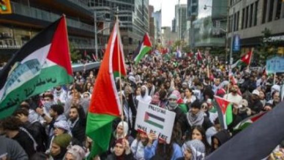 عشرات الآلاف يتظاهرون فى كندا للمطالبة بوقف إطلاق النار فى غزة.. فيديو