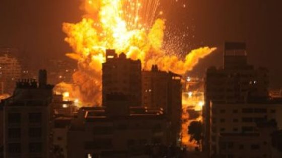 قصف إسرائيلى غير مسبوق وقطع للاتصالات والإنترنت على غزة