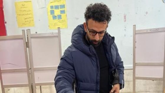 الإعلامي إبراهيم فايق يدلي بصوته فى انتخابات الرئاسة 2024