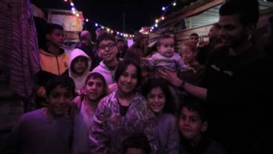 فرحة على أضواء النيران.. أطفال غزة يصنعون السعادة ابتهاجًا بقدوم رمضان.. صور